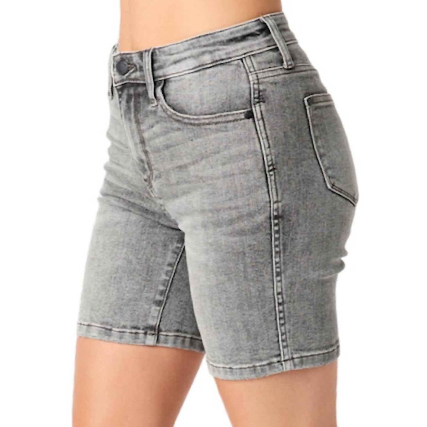 Judy Blue - Mid Rise Contrast Wash Bermuda Shorts