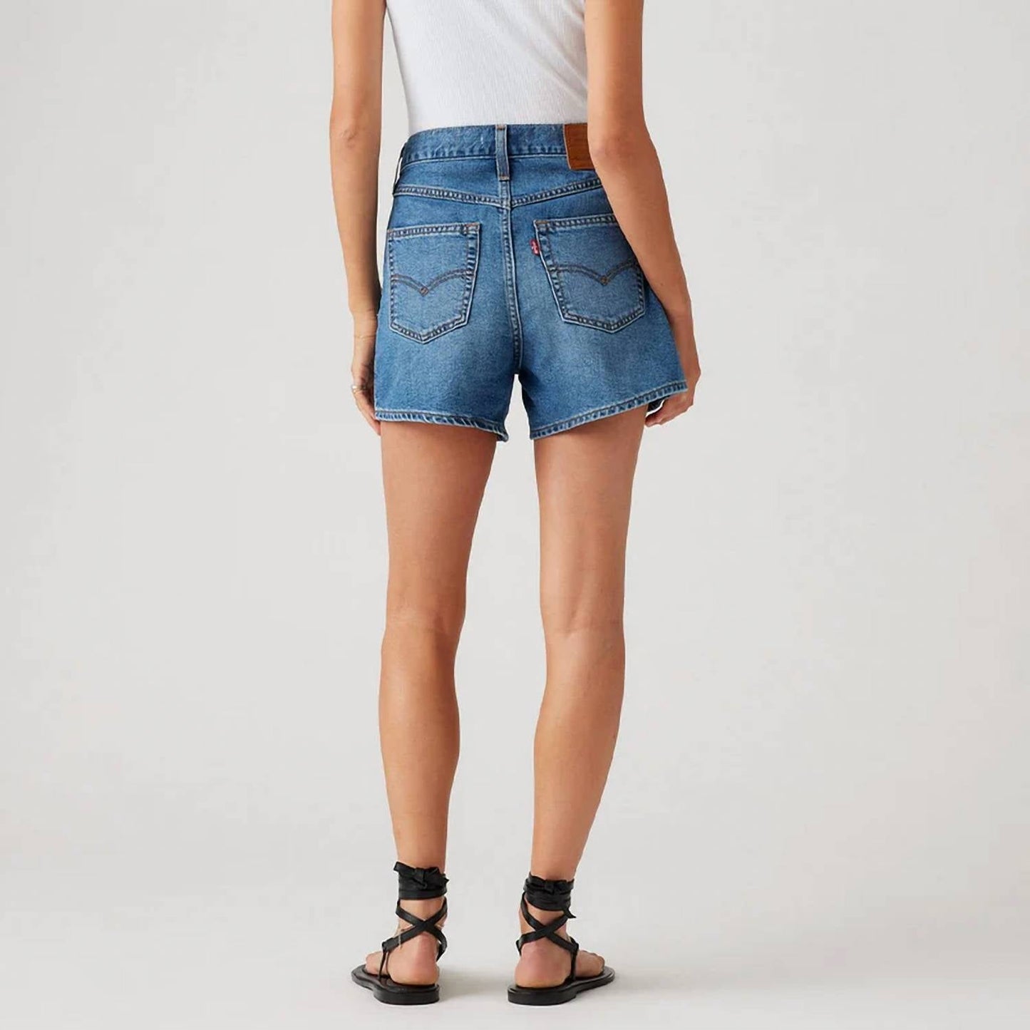 Levi'S - मॉम हाई वेस्टेड शॉर्ट्स