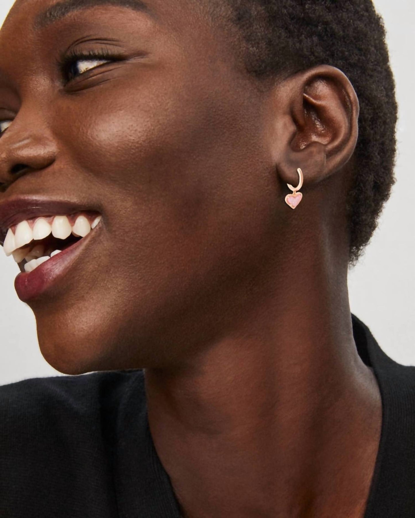 Kendra Scott - Women's Ari Heart Huggie Earring