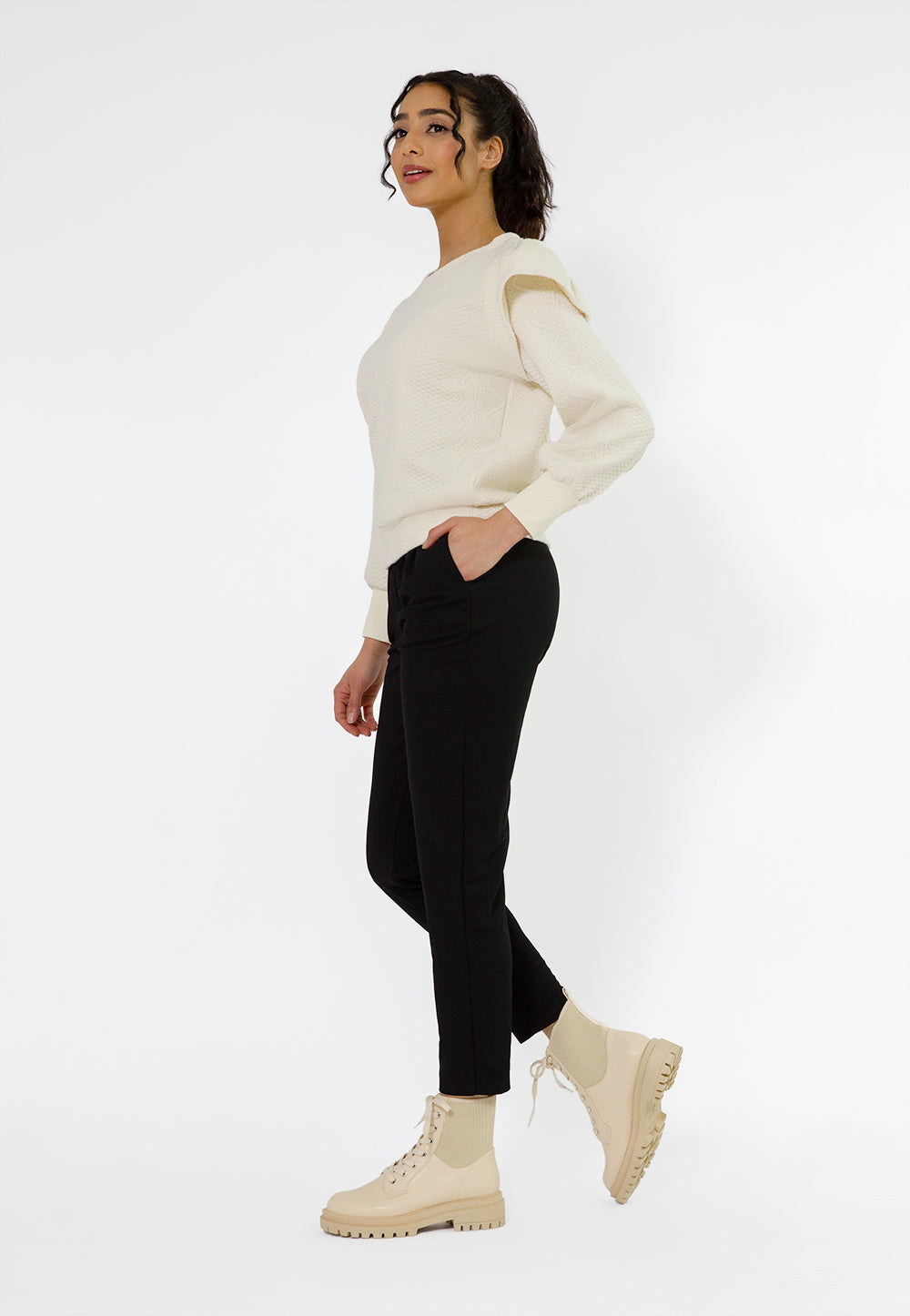 Leota Women's Ashley Ruffle Shoulder Sweatshirt White Size Small