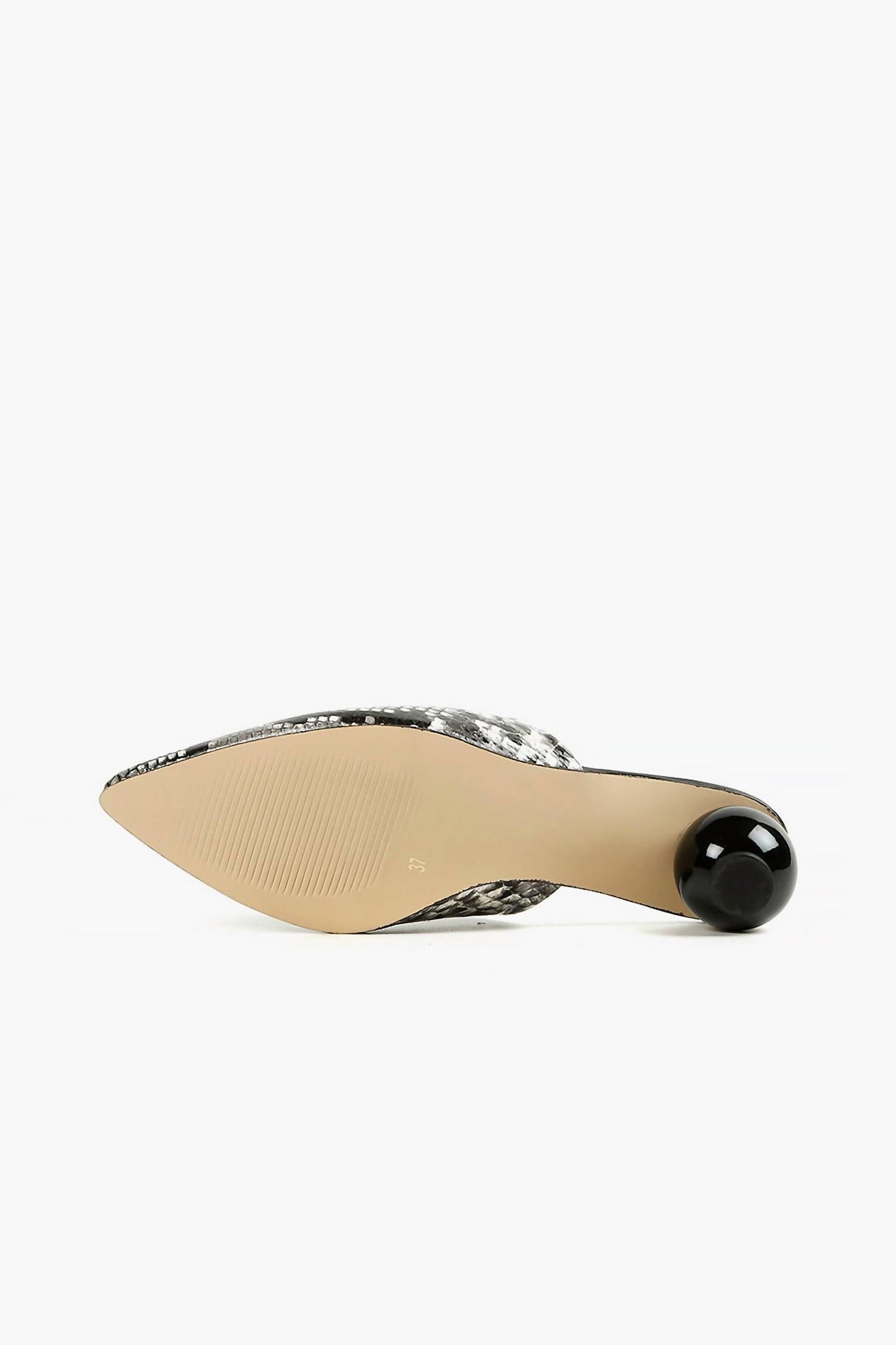 ऑल ब्लैक - यह एक बॉल म्यूल है