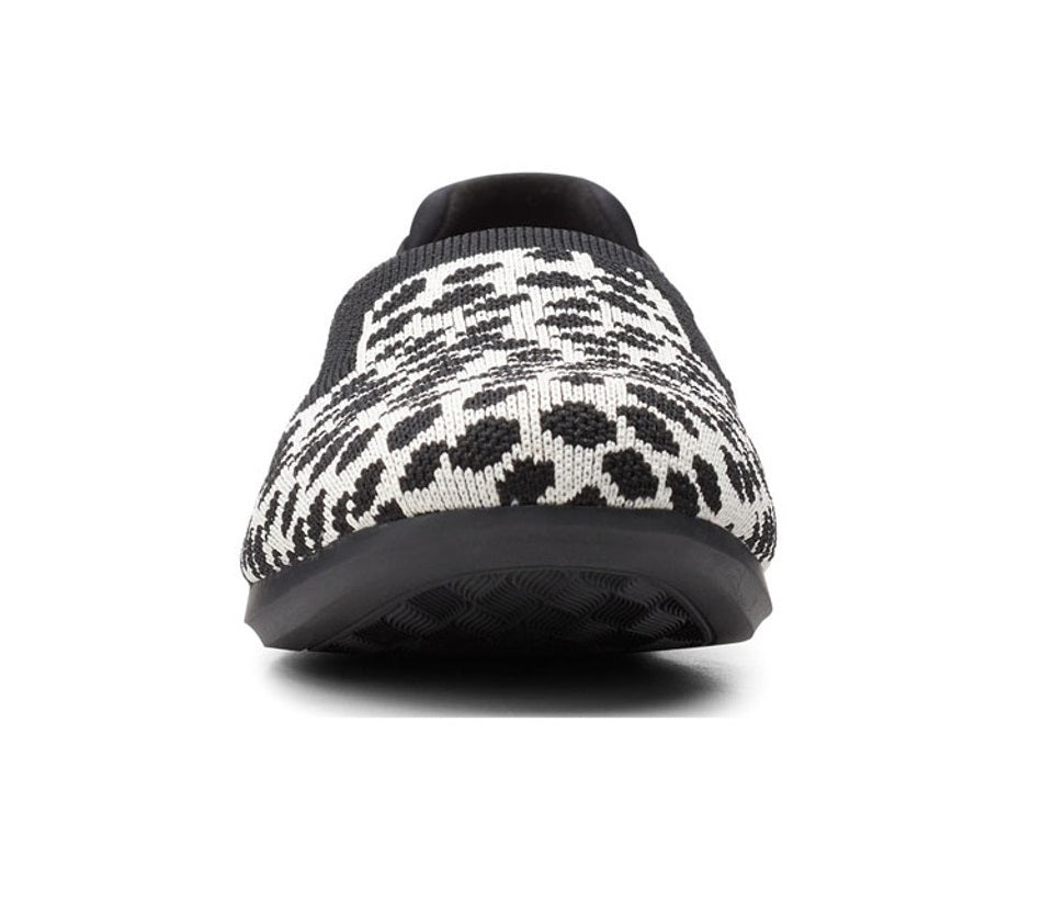 Clarks Women's Carly Dream Loafer Flat White/Black Interest Knit
