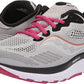 Saucony महिलाओं के लिए राइड 14 रनिंग शूज फॉग/चेरी