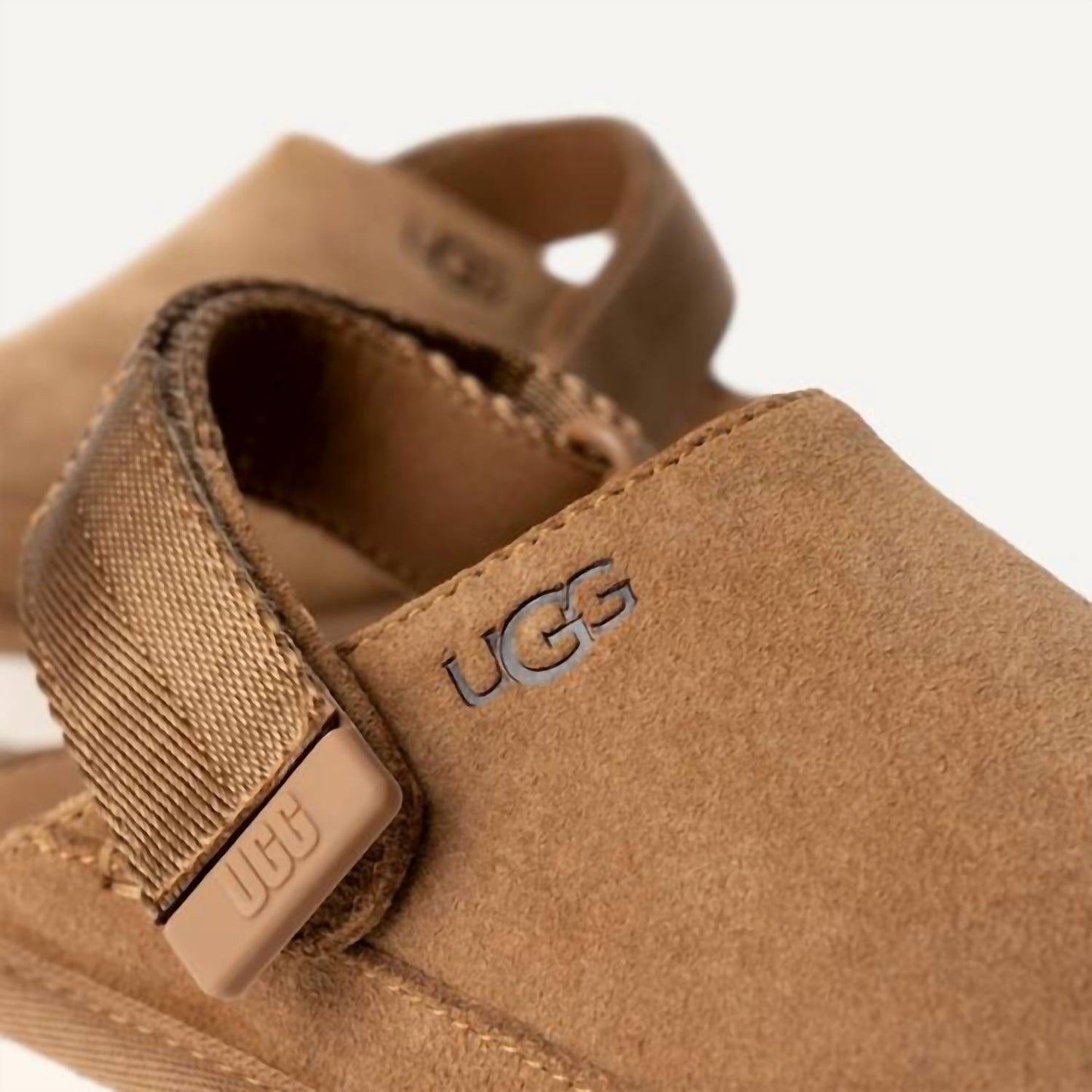 Ugg - महिलाएँ गोल्डनस्टार क्लोग