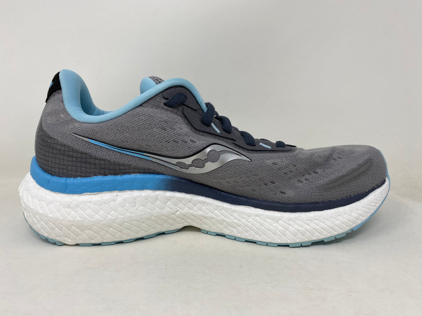 Saucony महिला ट्राईम्फ 19 रनिंग शूज़ अलॉय/पाउडर