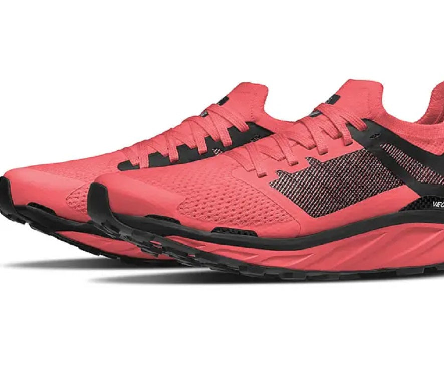 The North Face महिला फ़्लाइट वेक्टिव रन शूज़ लाल/काला साइज़ 10.5 B मीडियम US