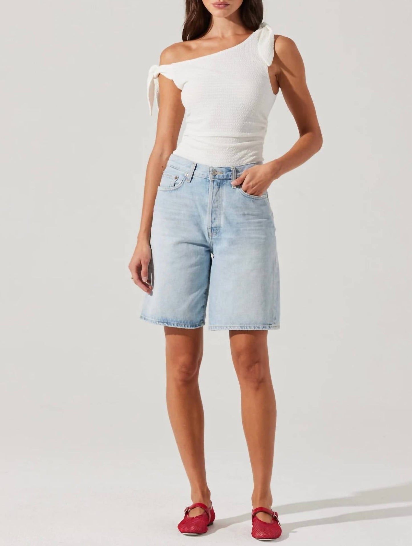 एस्ट्र - लोरा टेक्सचर्ड ऑफ शोल्डर टॉप