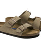 Birkenstock - महिलाओं के लिए एरिज़ोना सॉफ्ट फुट बेड स्लाइड सैंडल
