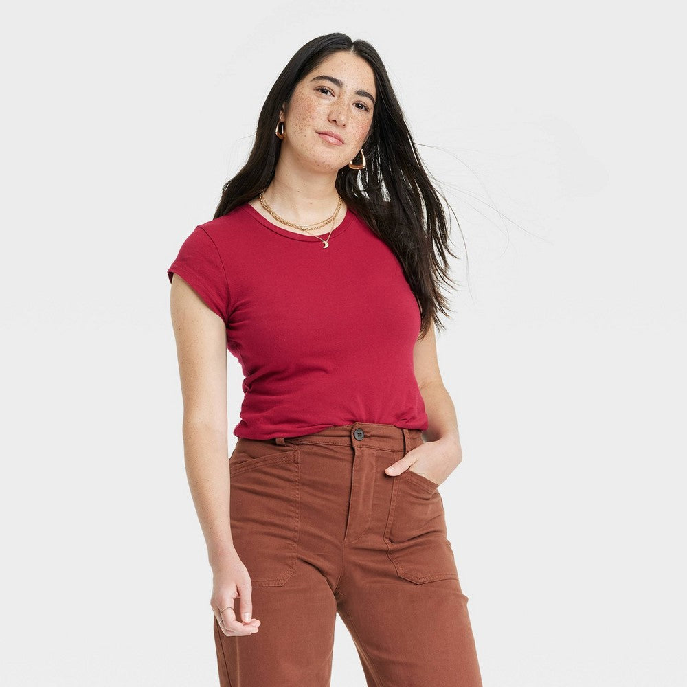 Universal Thread Women's Dark Red Fitted Short Sleeve T-Shirt Size L
