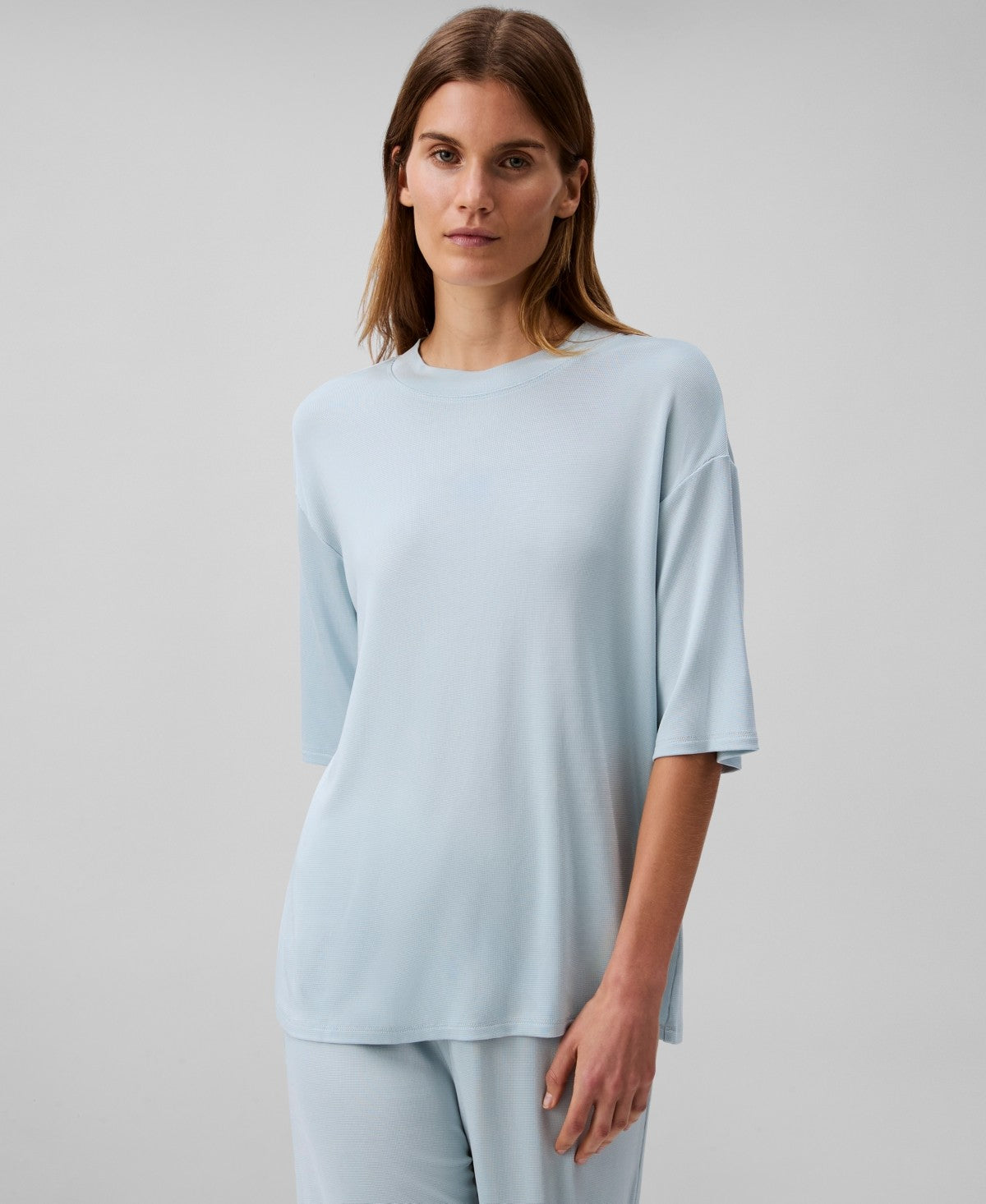 Calvin Klein Women's Shine Texture Relaxed Crewneck T Shirt Cloud Blue