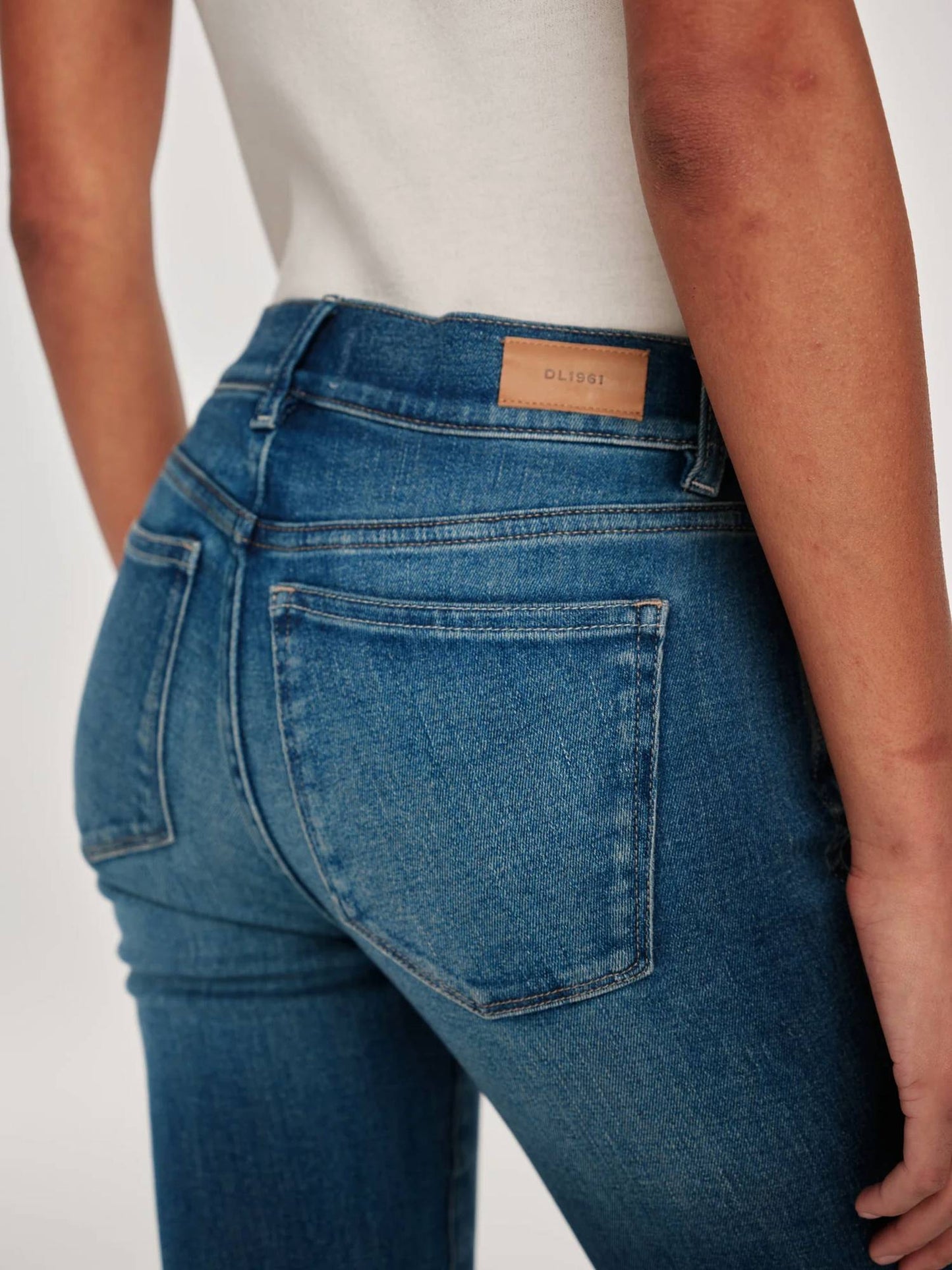 Dl1961 - Women'S - Mara Straight Mid Rise Cuff Jean