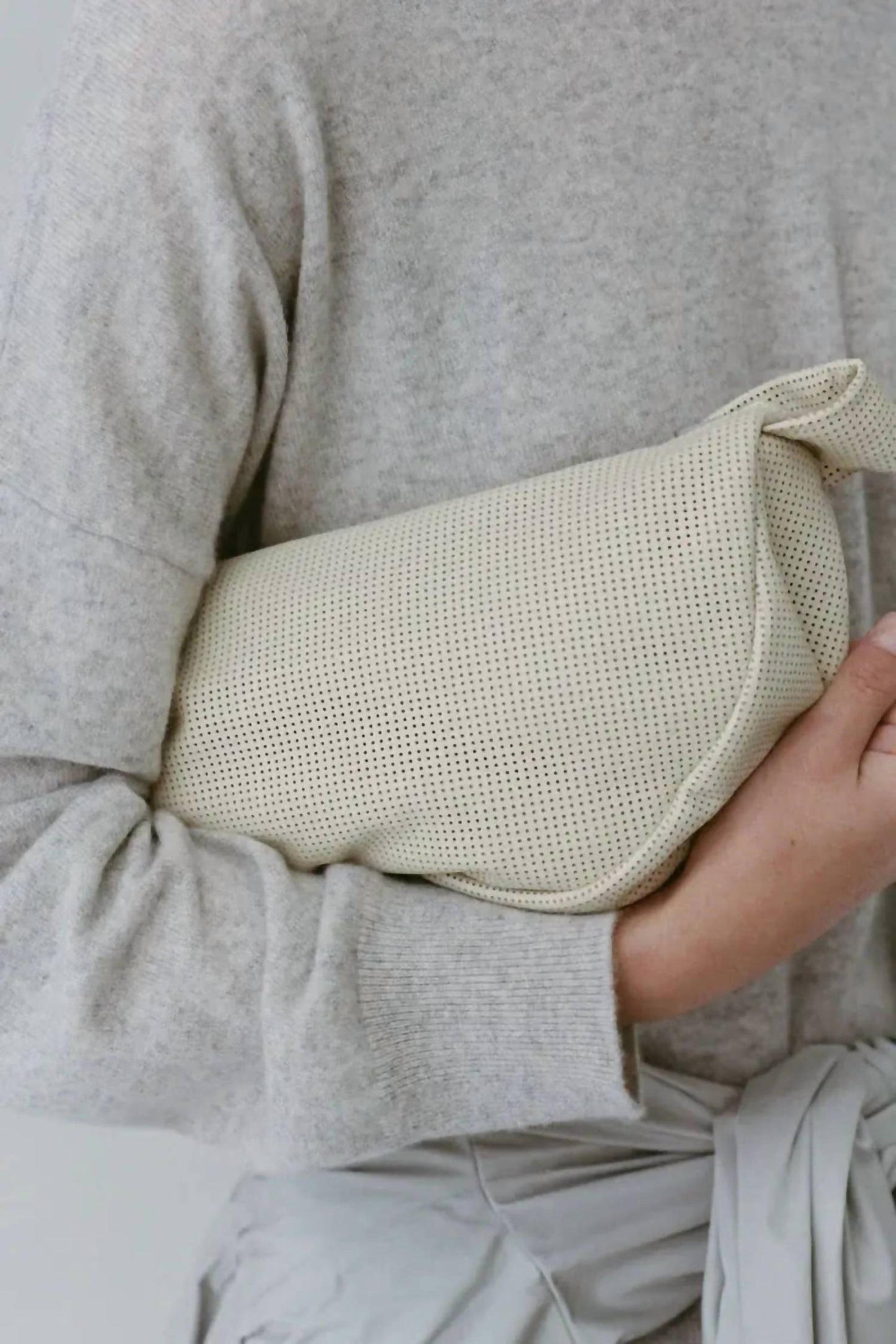 सेंट एग्नी - विमेन्स परफोरेशन क्रीसेंट बैग