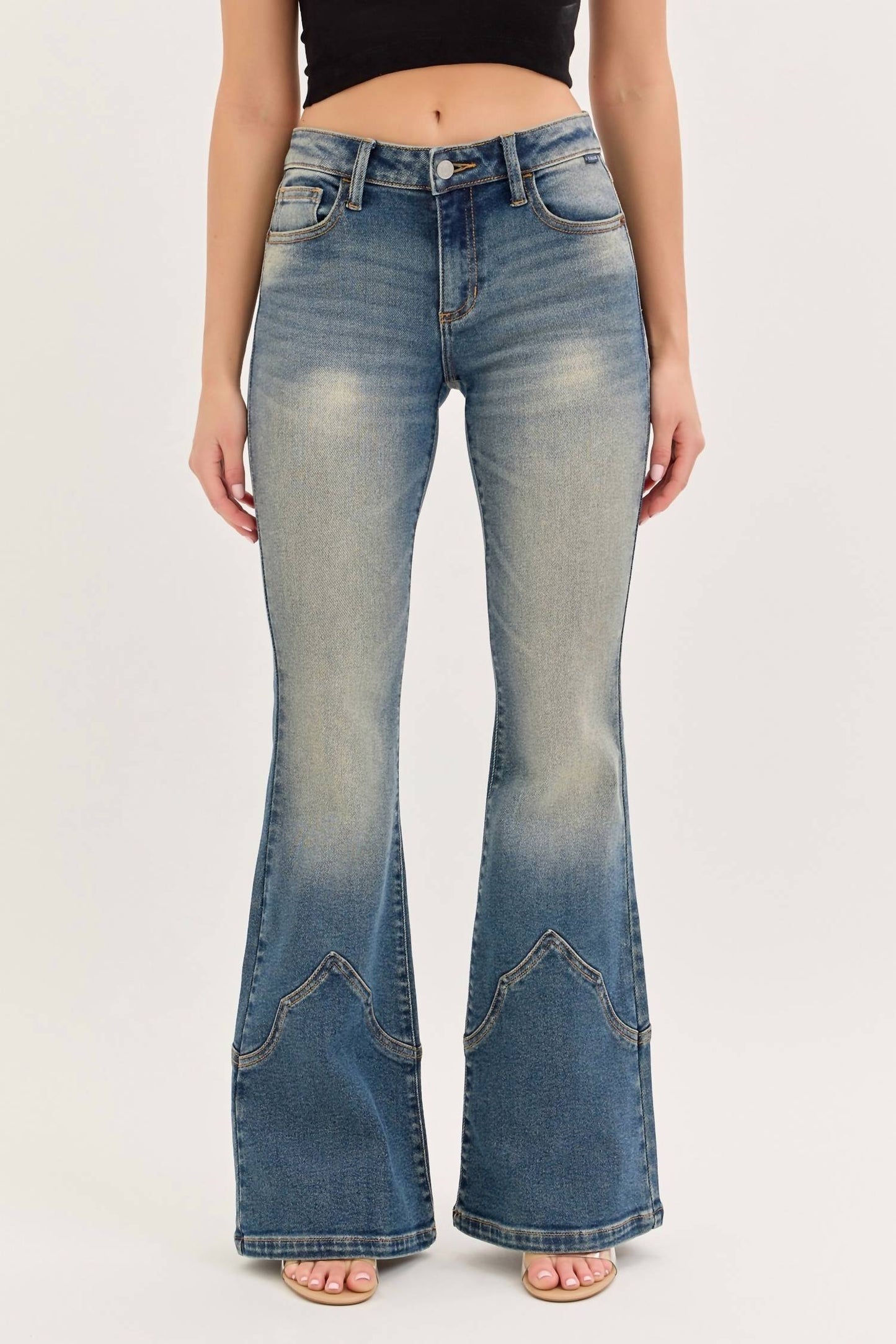 सेलो - वीमेन की मिड राइज वेस्टर्न सुपर फ्लेयर जीन्स