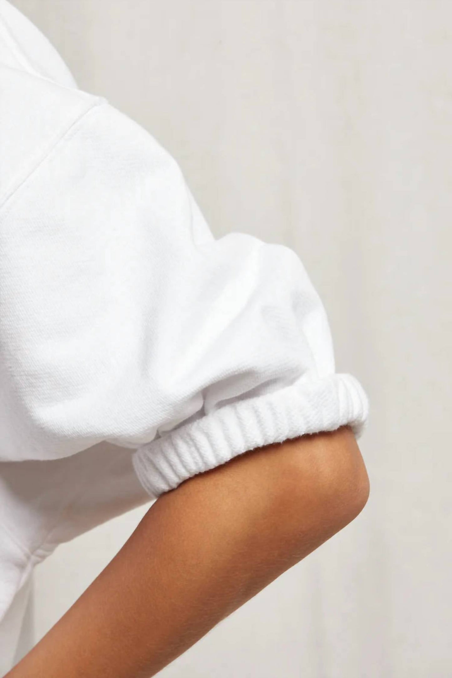 Perfectwhitetee - रेबेका पफ स्लीव स्वेटशर्ट