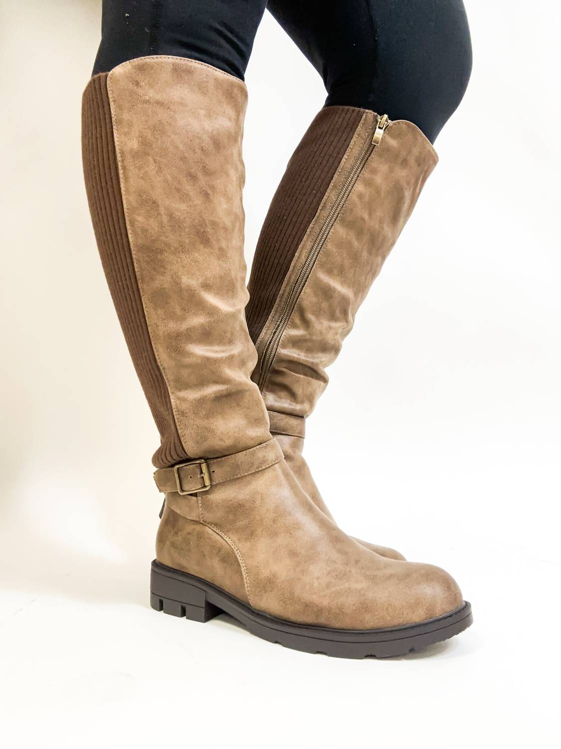 Corkys Footwear - महिलाओं के हे देयर बूट्स चौड़ी पिंडलियों के अनुकूल