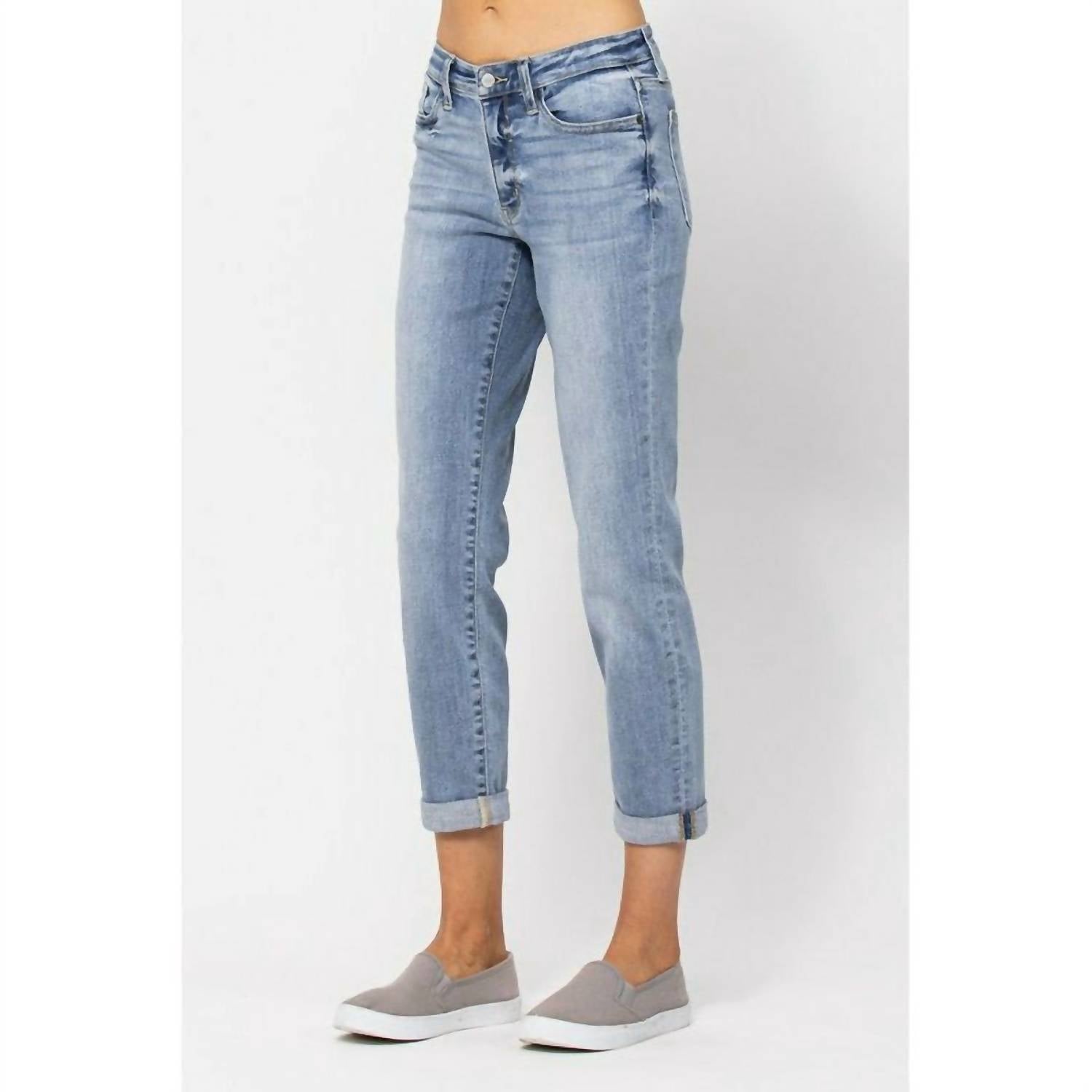 judy-blue-curvy-capri-mid-rise-jean