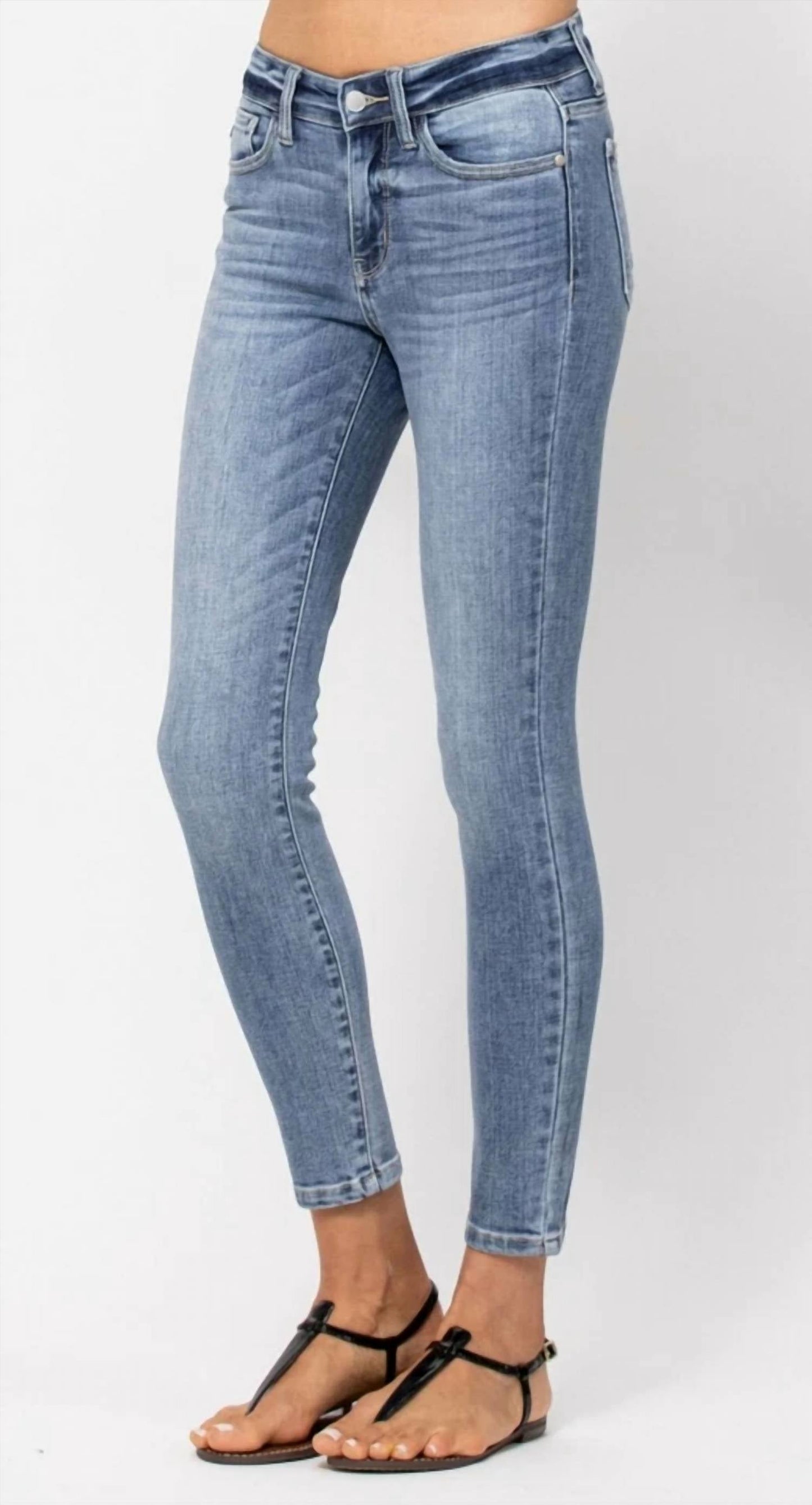 Judy Blue - Mid Rise Skinny Crop Jean