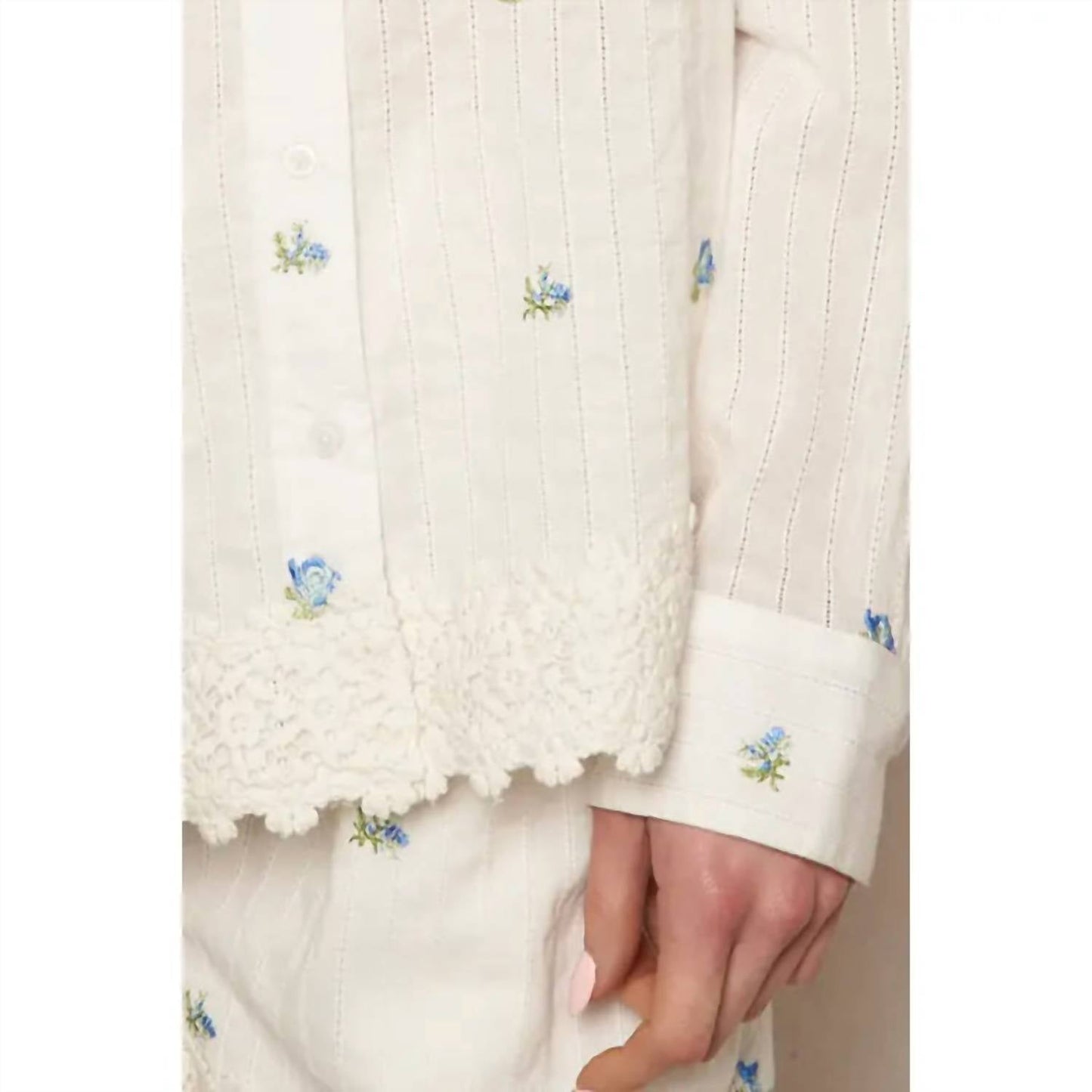 En Creme - Floral Lace Trim Top