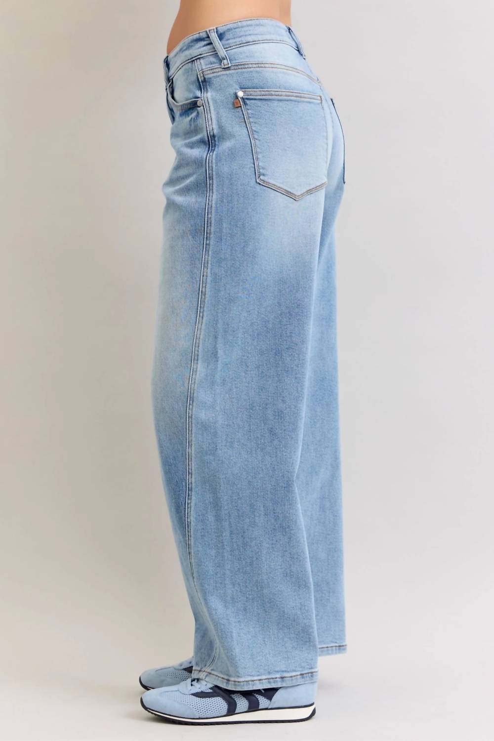 Judy Blue - High Waisted Wilhelmina Rigid Magic Jeans