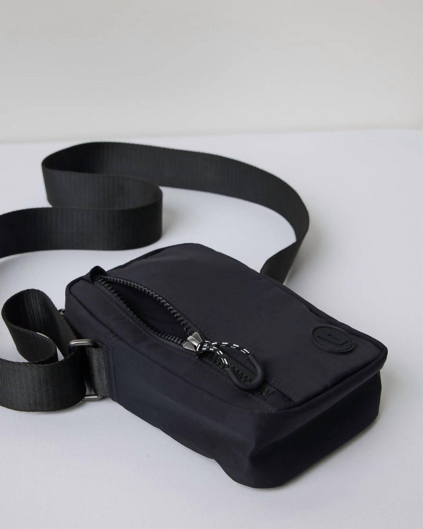 Vuori - Women's All Around Crossbody Bag