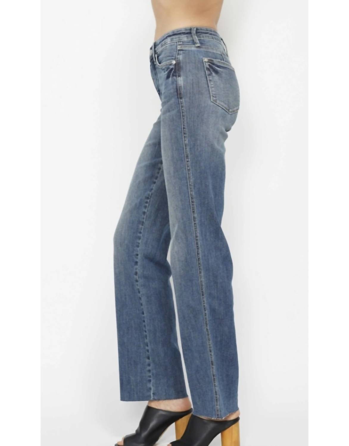 Judy Blue - Mid Rise Tummy Control Straight Jeans