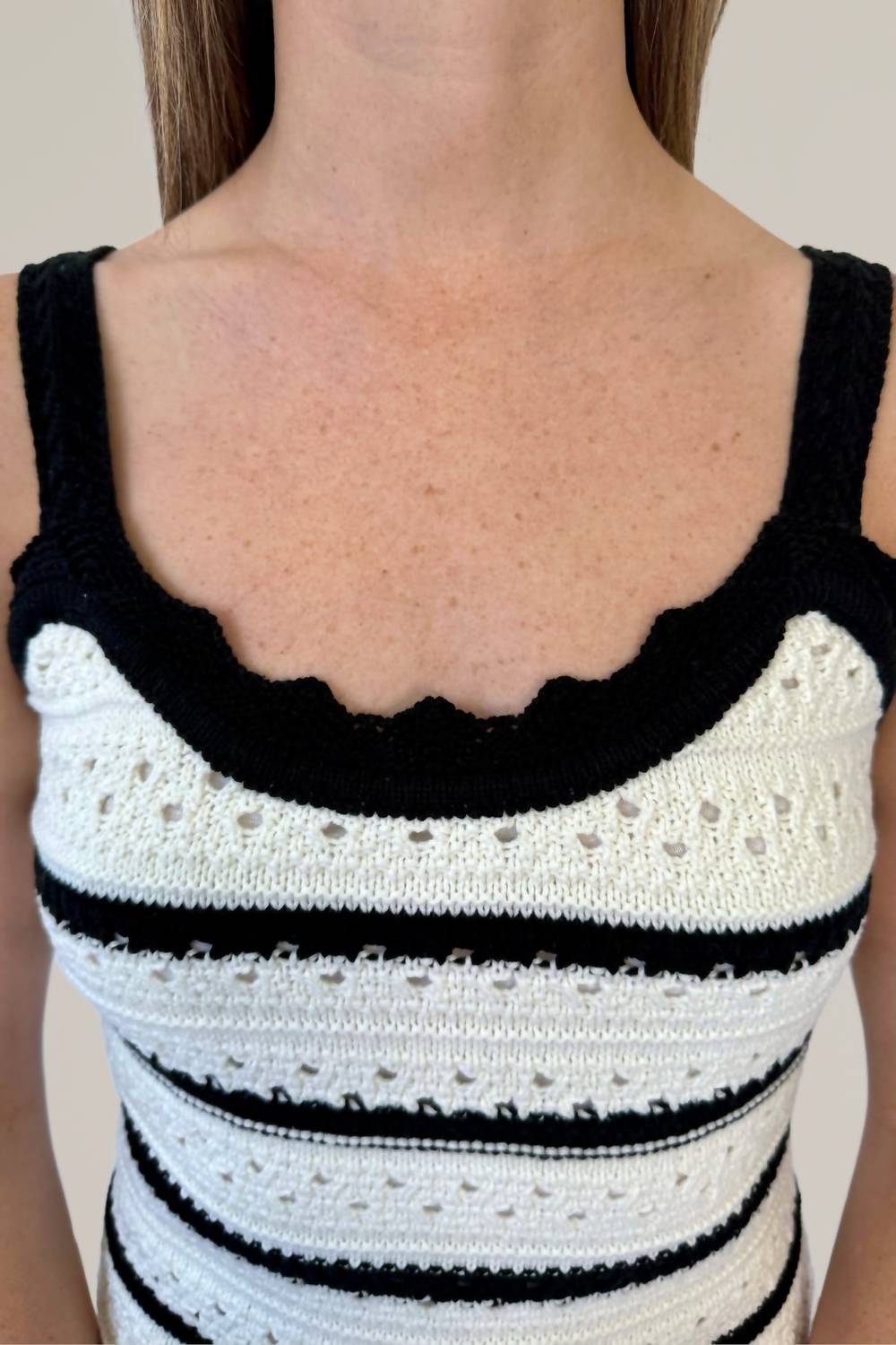 मिओ म्यूज - क्रोशिए से बुनी धारीदार ड्रेस