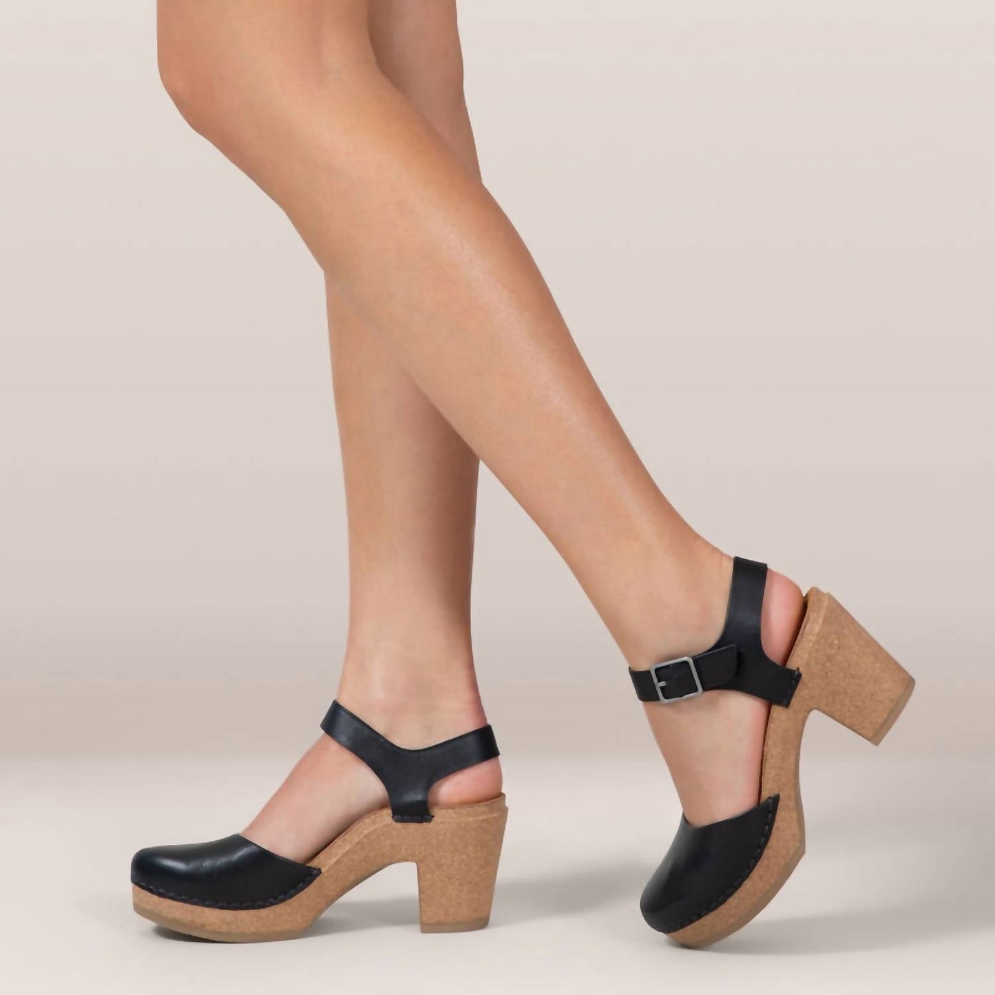 Aetrex - Women's Finley Cork Sandals