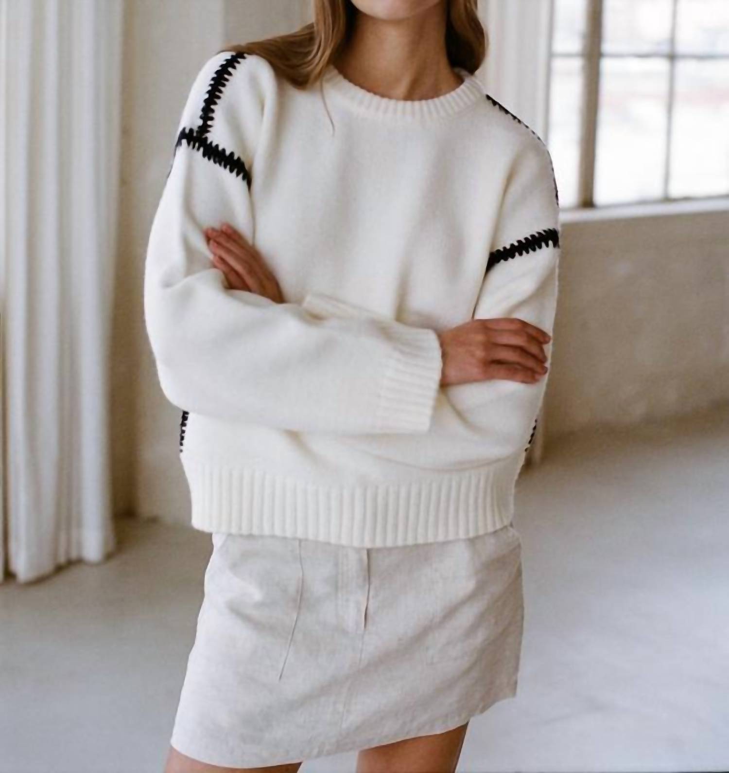 A.Ren - Crewneck Sweater With Side Stitching