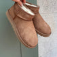 Ugg - विमेंस क्लासिक अल्ट्रा मिनी बूट्स