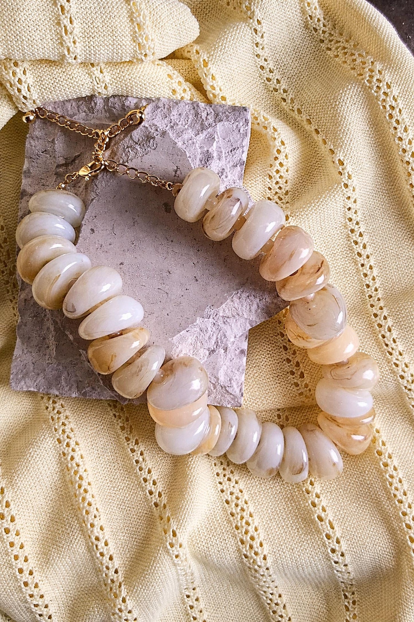 Baublebar - महिलाओं का चंकी बीडेड रिज़ॉर्ट नेकलेस