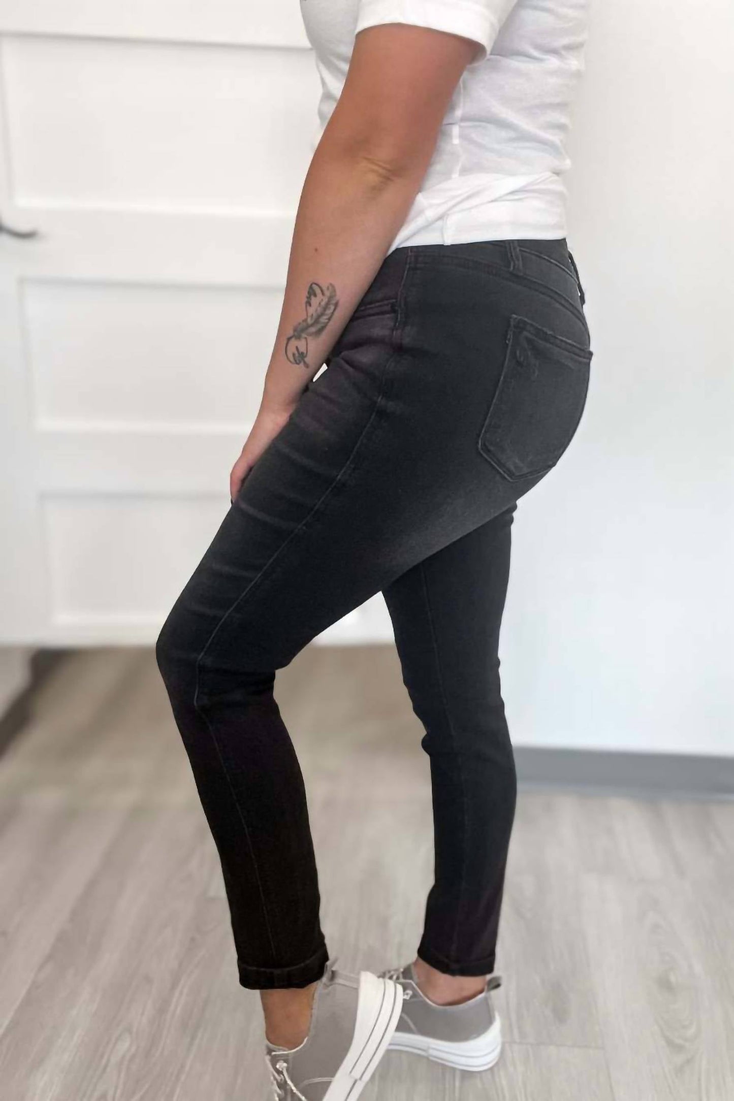 Judy Blue - Mid Rise Tummy Control Skinny
