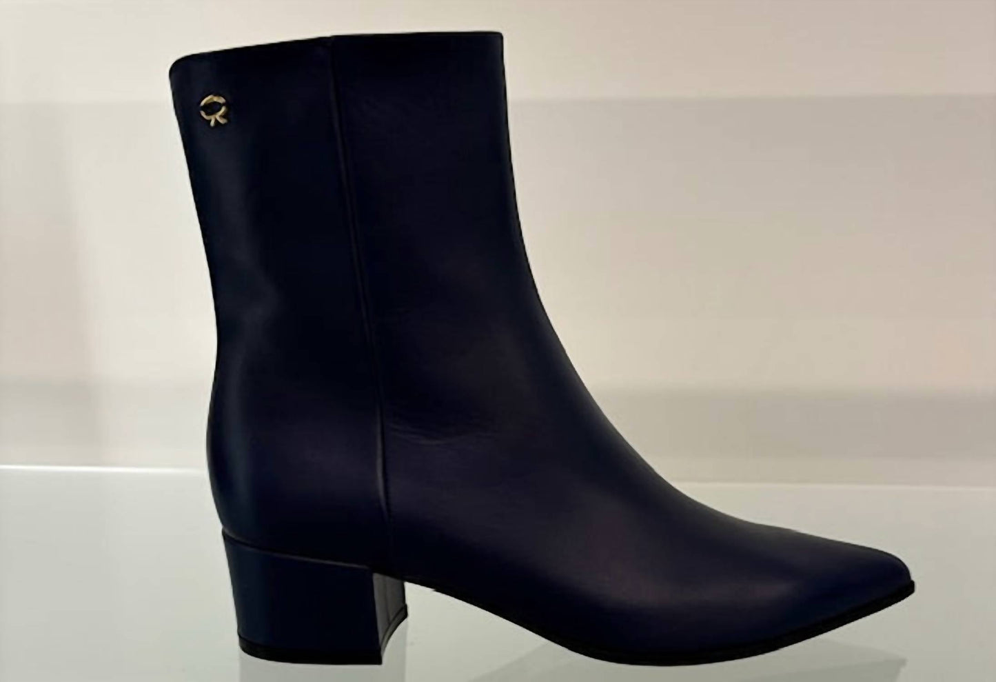 Gianvito Rossi - महिलाओं के लिए लायल नुकीले पंजे वाले बूट