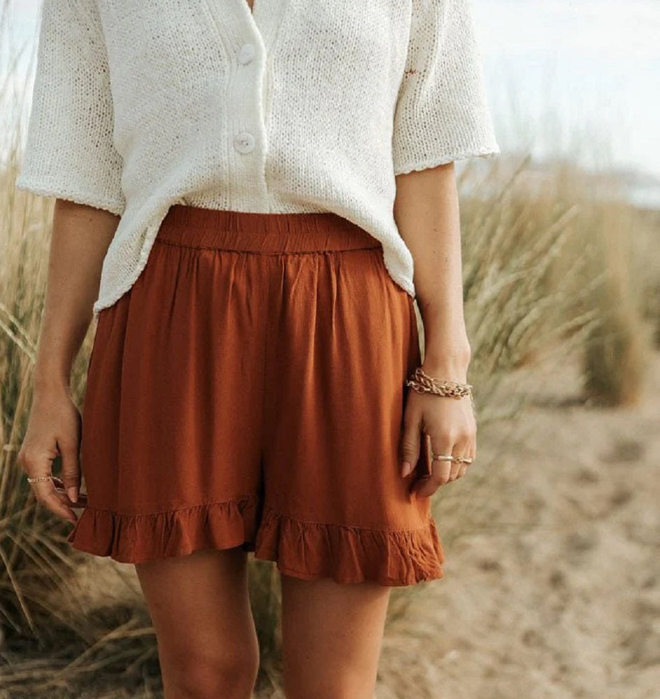 VERO MODA महिलाओं के रफ़ल हेम शॉर्ट्स भूरा साइज़ एक्स्ट्रा-स्मॉल