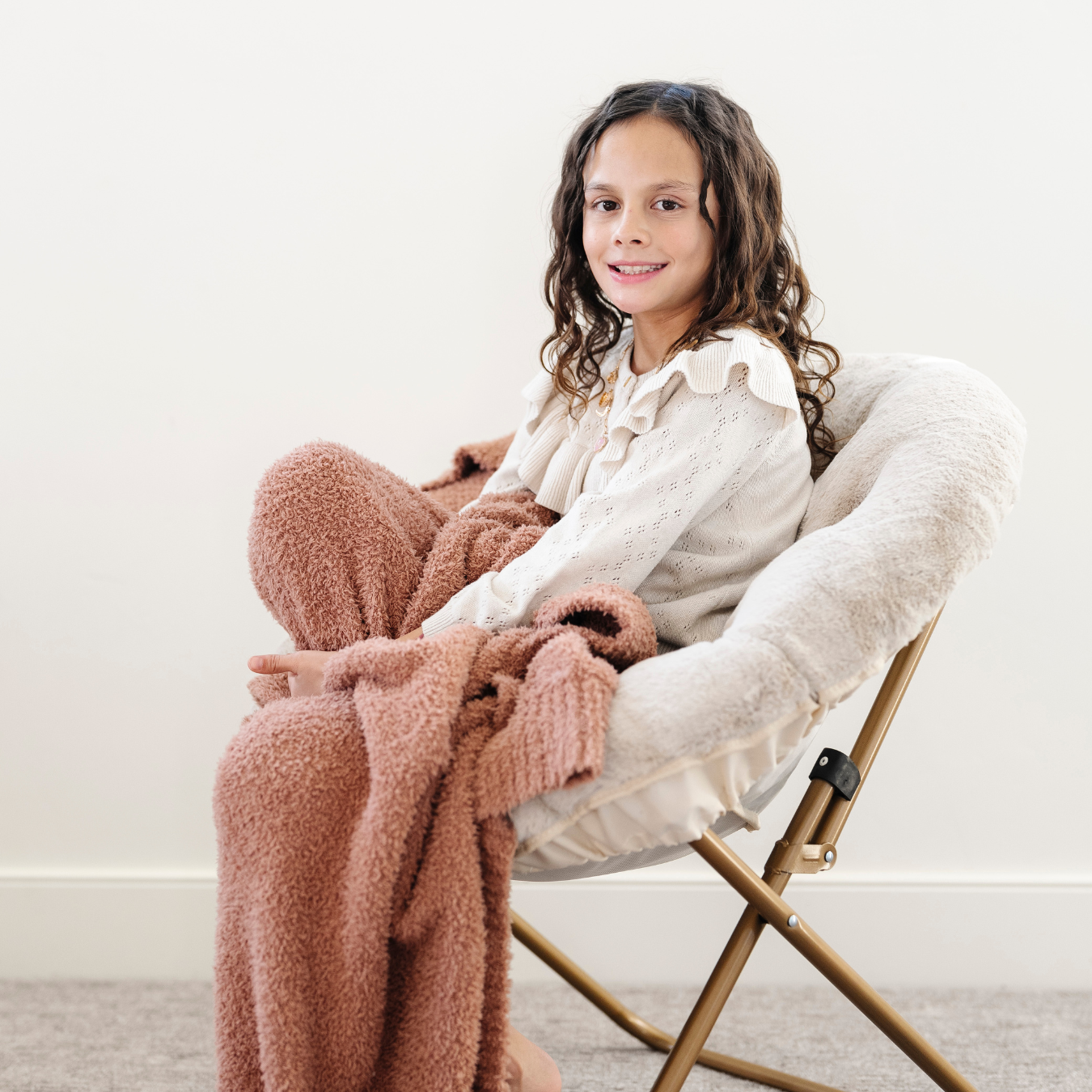 Saucer Chair Kids Chair with Faux Fur Cover