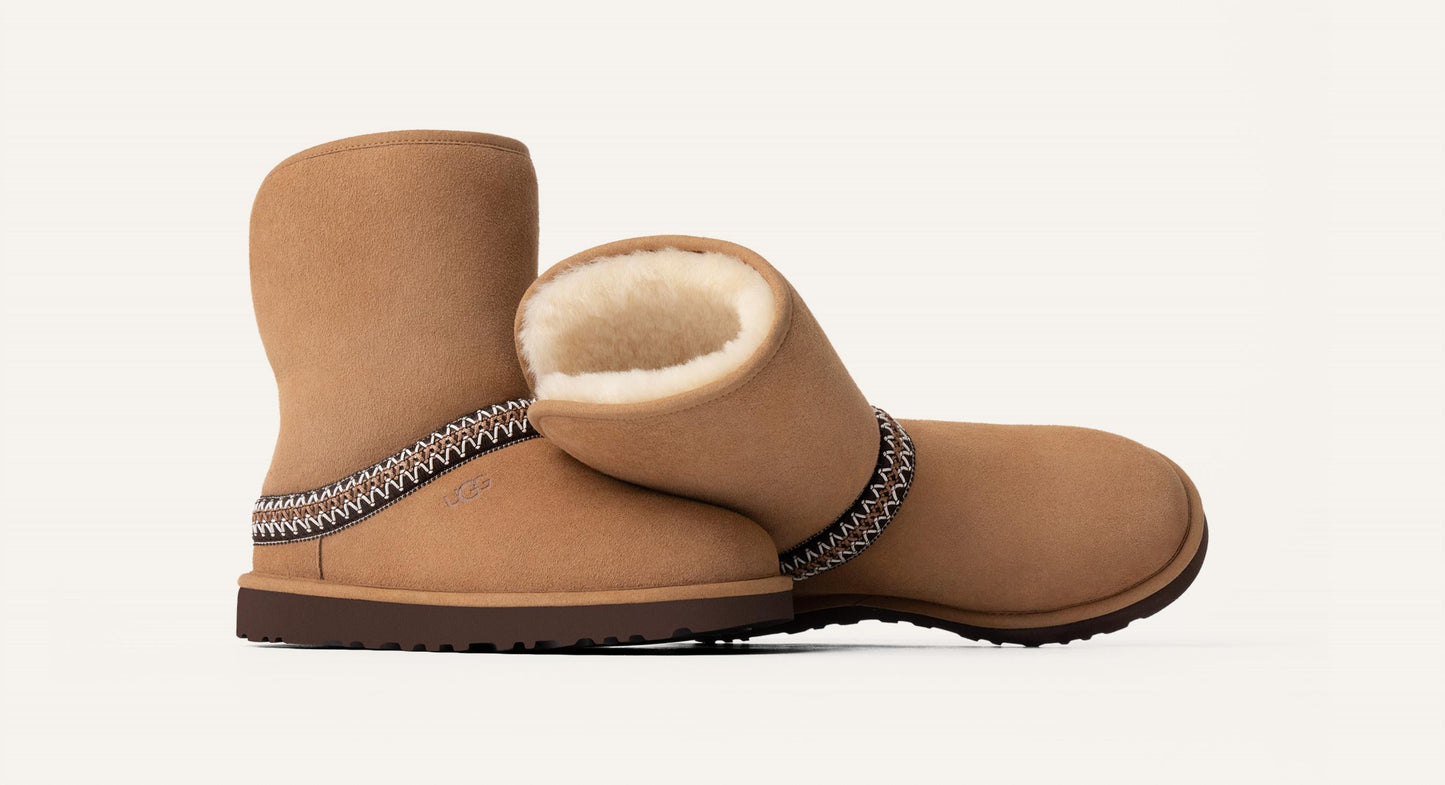Ugg - महिलाओं के क्लासिक शॉर्ट क्रेसेंट बूट्स