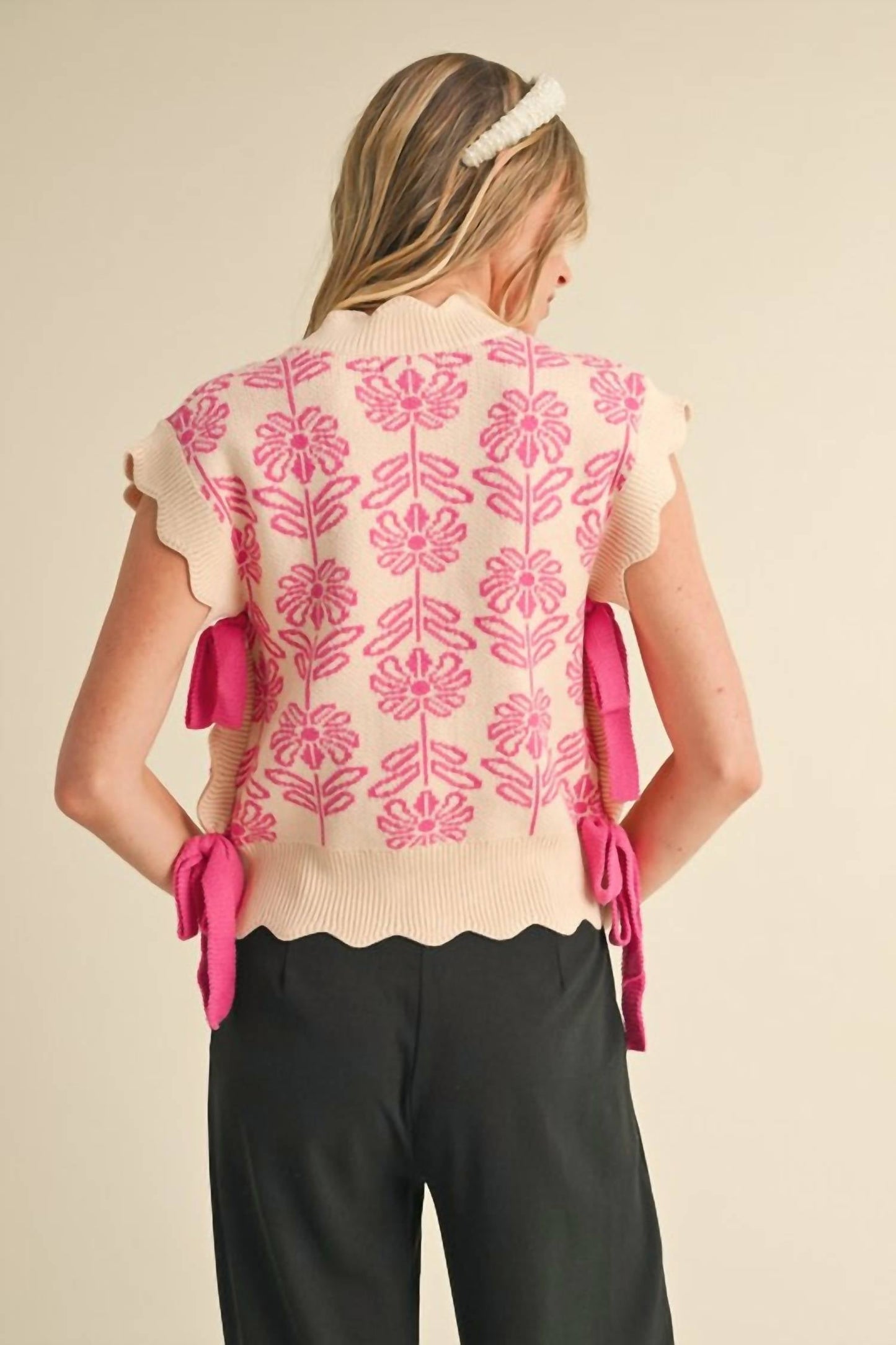 &Merci - Scallop Floral Sweater Vest