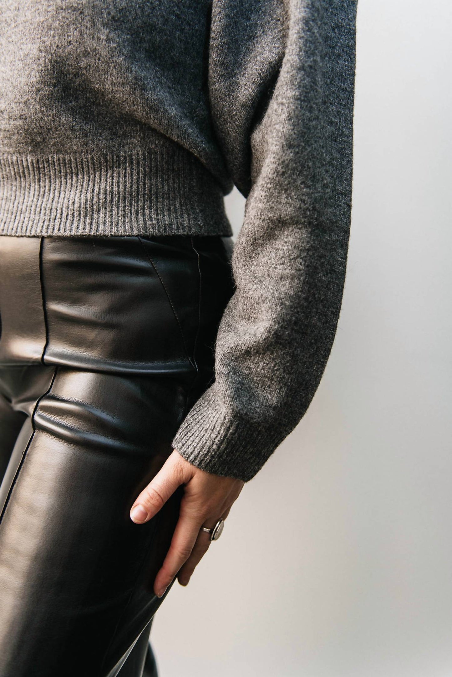 Elan - FAUX LEATHER TROUSER