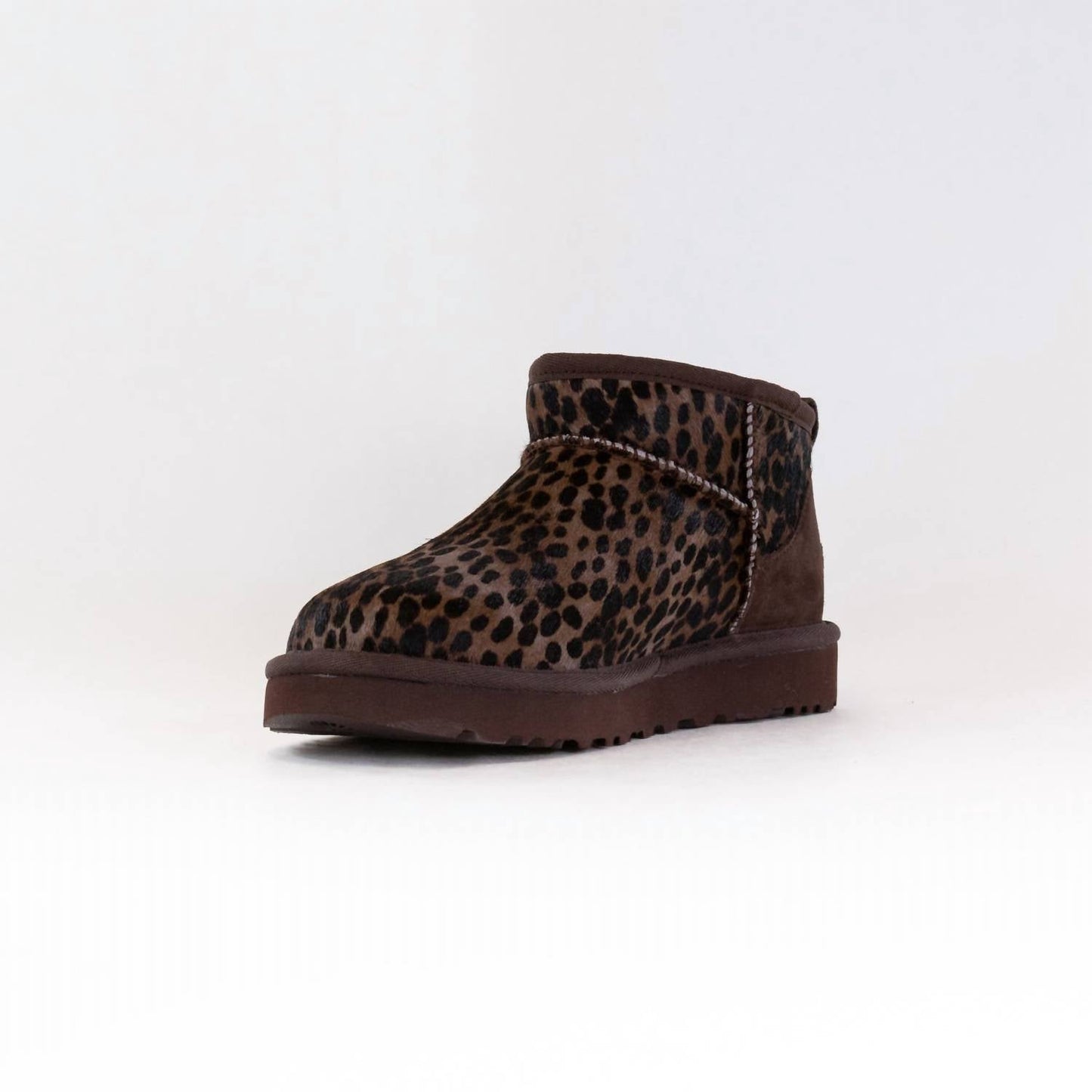 Ugg - महिलाओं का क्लासिक अल्ट्रा मिनी कैस्पियन बूट