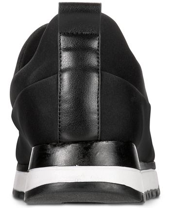DKNY महिलाओं का जैडिन स्लिप ऑन स्नीकर काला, साइज़ 5.5