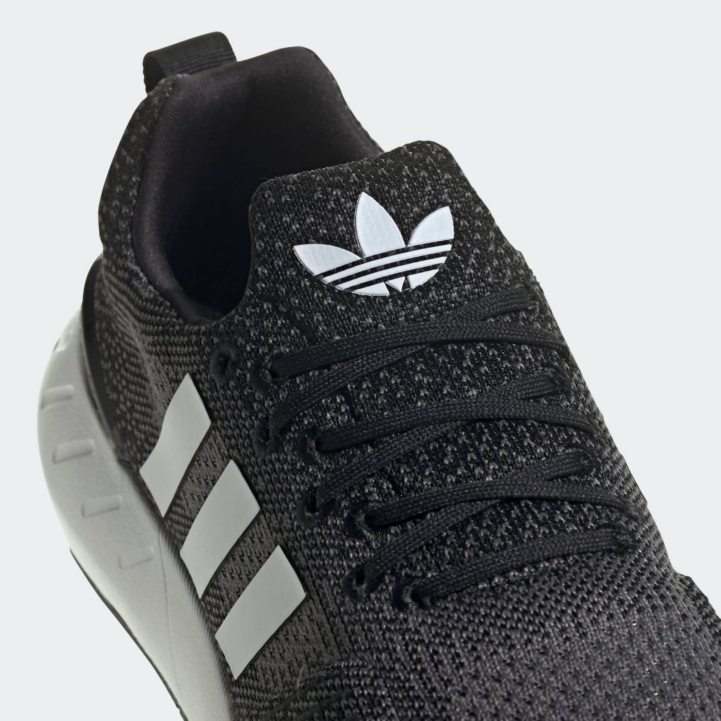 Adidas - MEN'S SWIFT RUN 22 RUNNING SHOES - MEDIUM WIDTH
