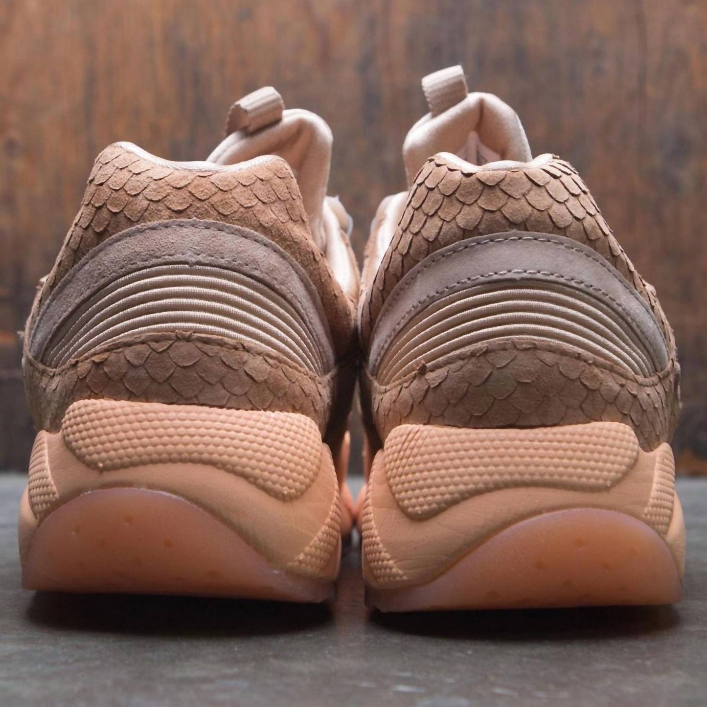 Saucony - पुरुषों के ग्रिड 9000 एचटी स्नीकर