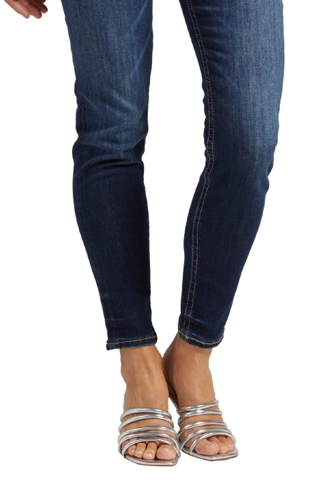 सिल्वर जीन्स कंपनी (Silver Jeans Co.) महिलाओं की सूकी डिस्ट्रेस्ड स्किनी फिट जीन्स नीला, साइज़ 33X31