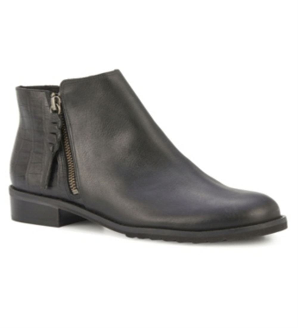 Walking Cradles Women's Kason Bootie Shoes Black Size 8.5 WW (EE)