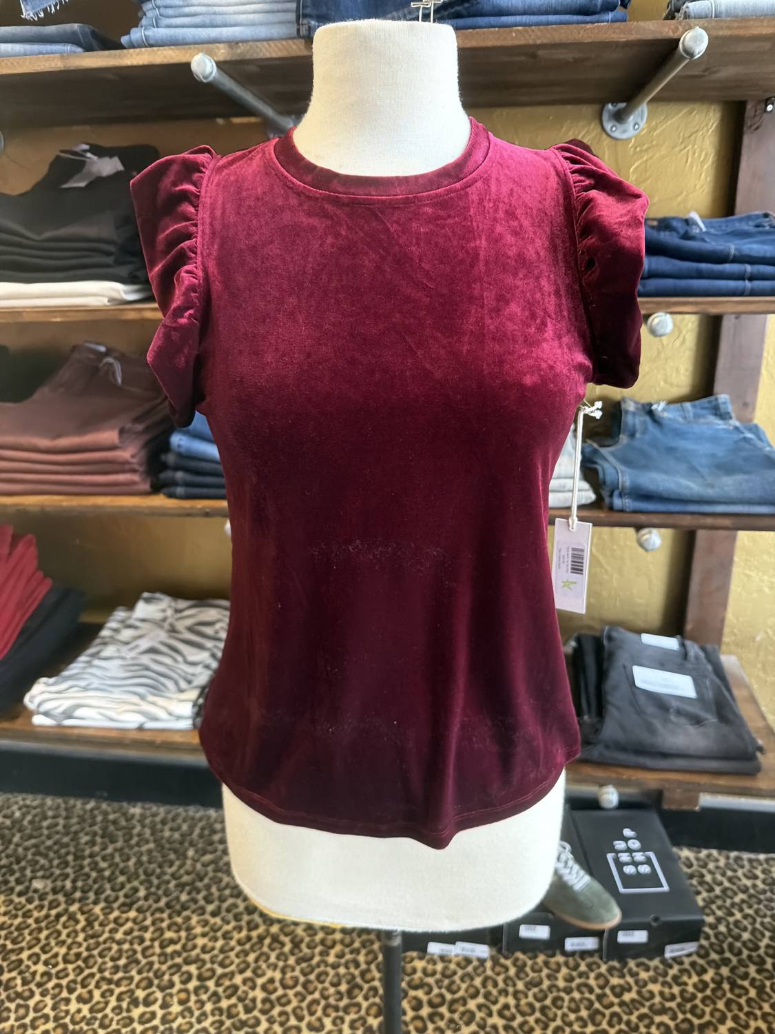 Another Love - Women's North ruffled sleeve velvet top