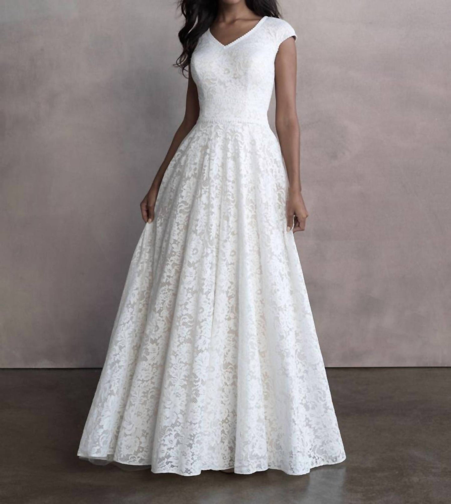 Allure Bridals - सारा ब्राइडल ड्रेस
