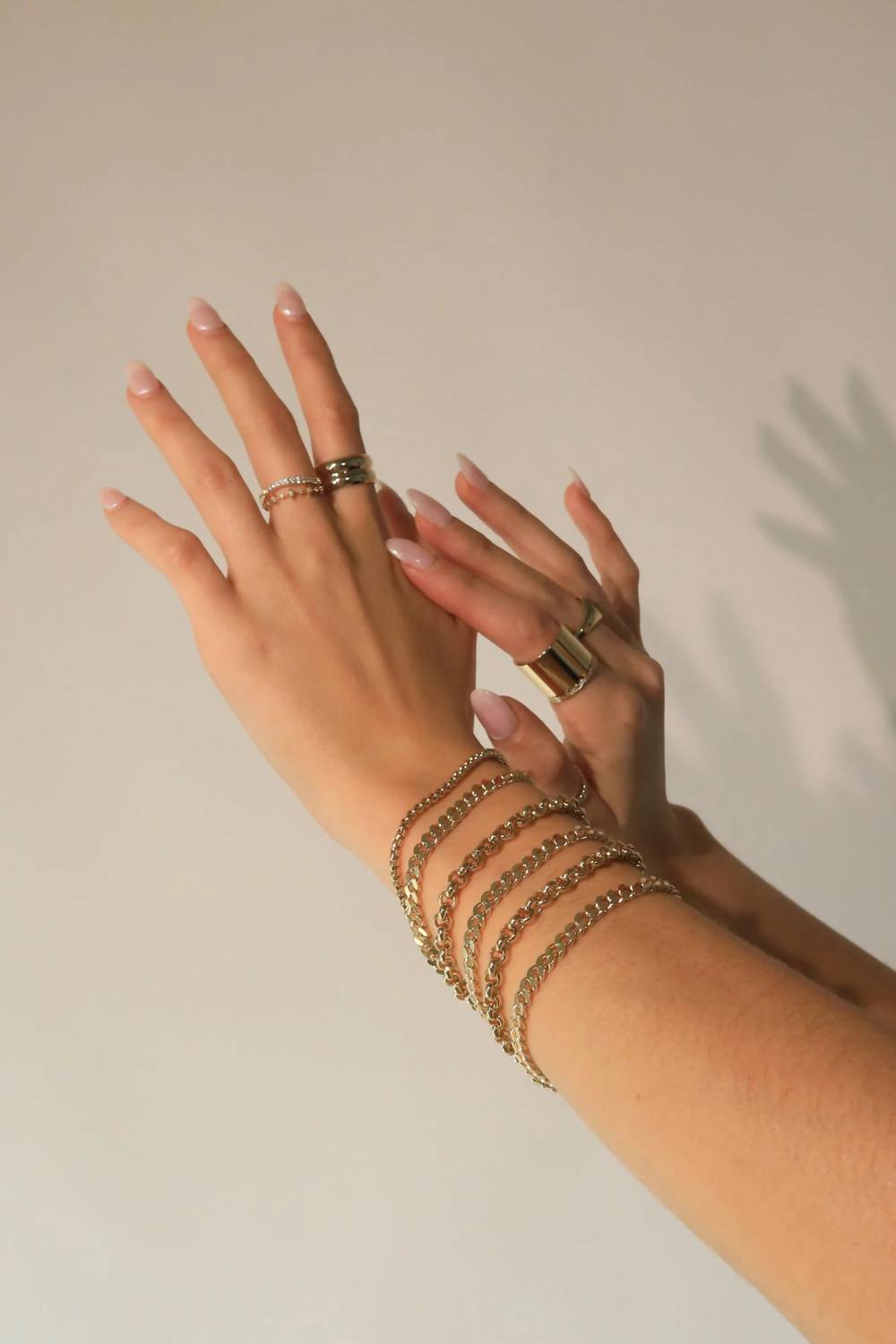 एक्लेक्सिक - महिलाओं के लिए माइक्रो लिंक कर्ब चेन ब्रेसलेट