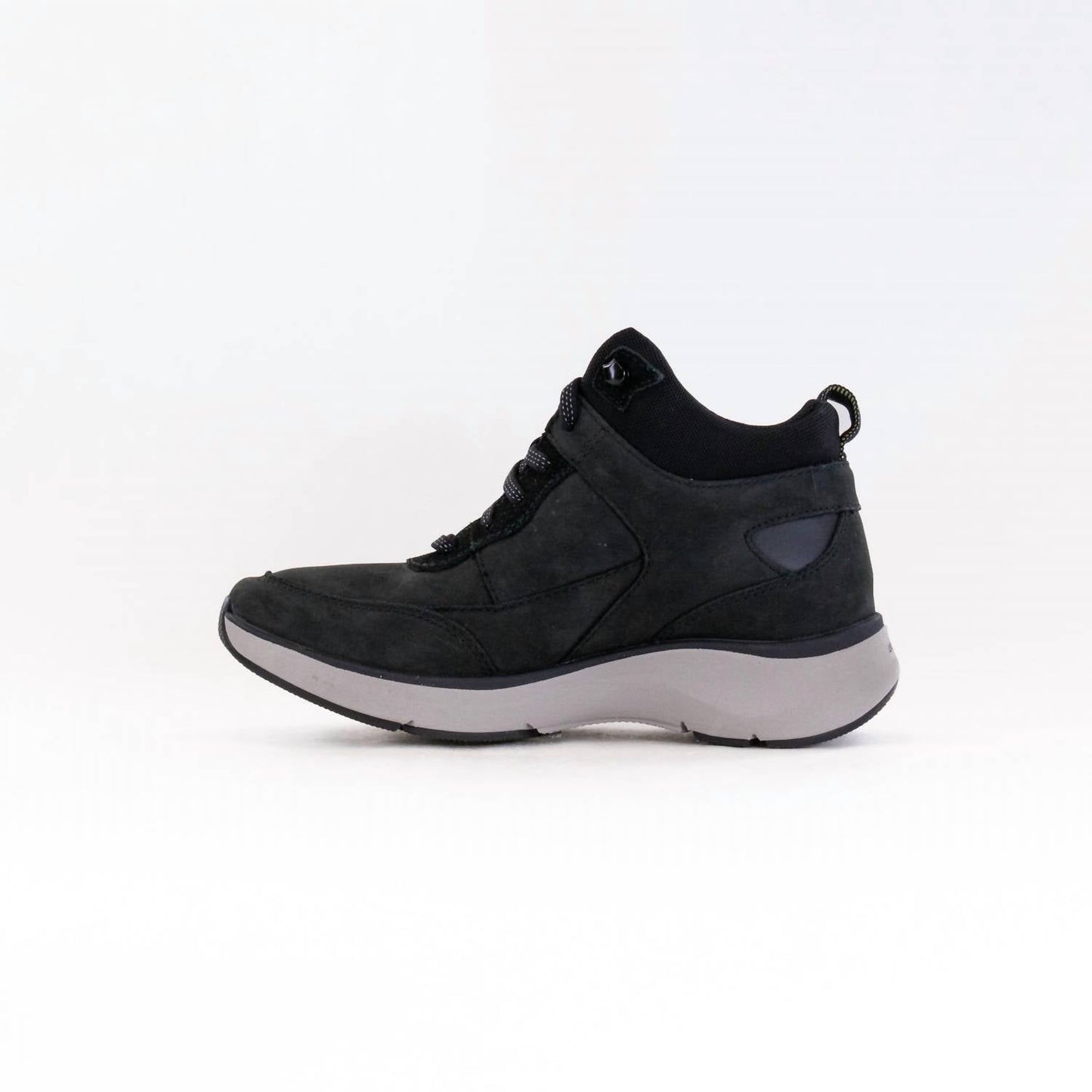 Clarks - Women's Wave 2.0 Mid Waterproof Ankle Boots