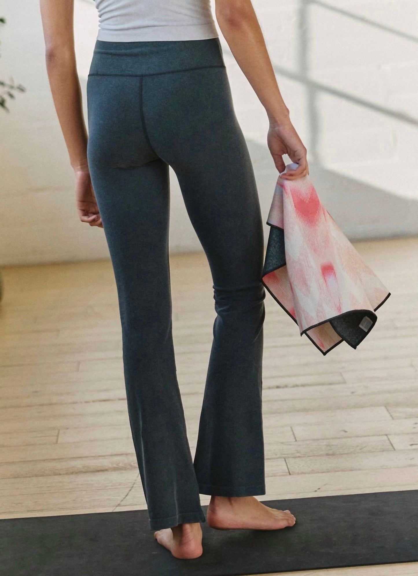 Free People - गो टू स्मूथ स्ट्रेट लेग पैंट्स