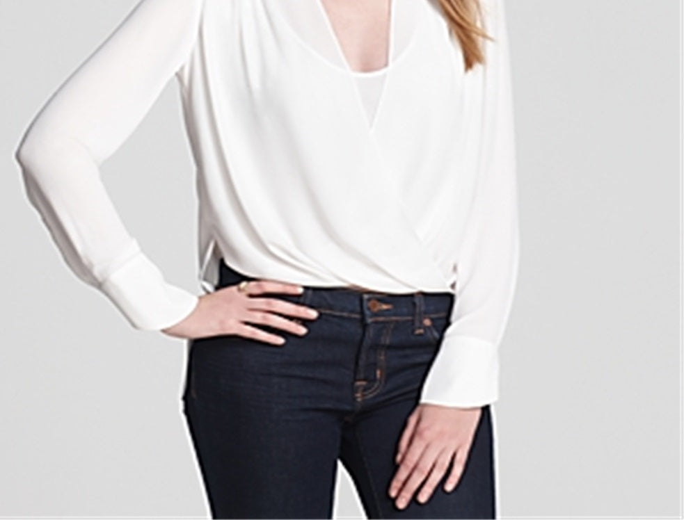BCBGMAXAZRIA महिलाओं का जैकलिन ड्रेप्ड फ्रंट एसेंशियल ब्लाउज सफ़ेद साइज़ एक्स-स्मॉल