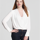 BCBGMAXAZRIA महिलाओं का जैकलिन ड्रेप्ड फ्रंट एसेंशियल ब्लाउज सफ़ेद साइज़ एक्स-स्मॉल